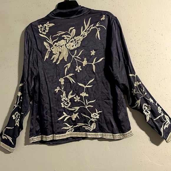 Johnny Was jacket with embroidery front and back 2 pockets to the front - Picture 5 of 8